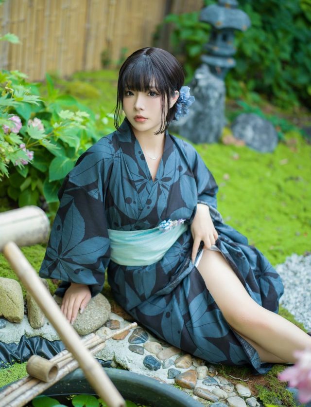 yuuhui玉汇“中庭之妻”cos：带您体验庭院的神秘邂逅